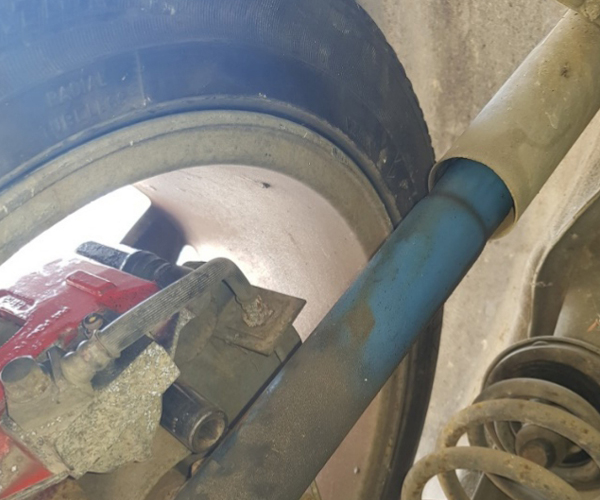 Leaking shock absorber Leaking shock absorber